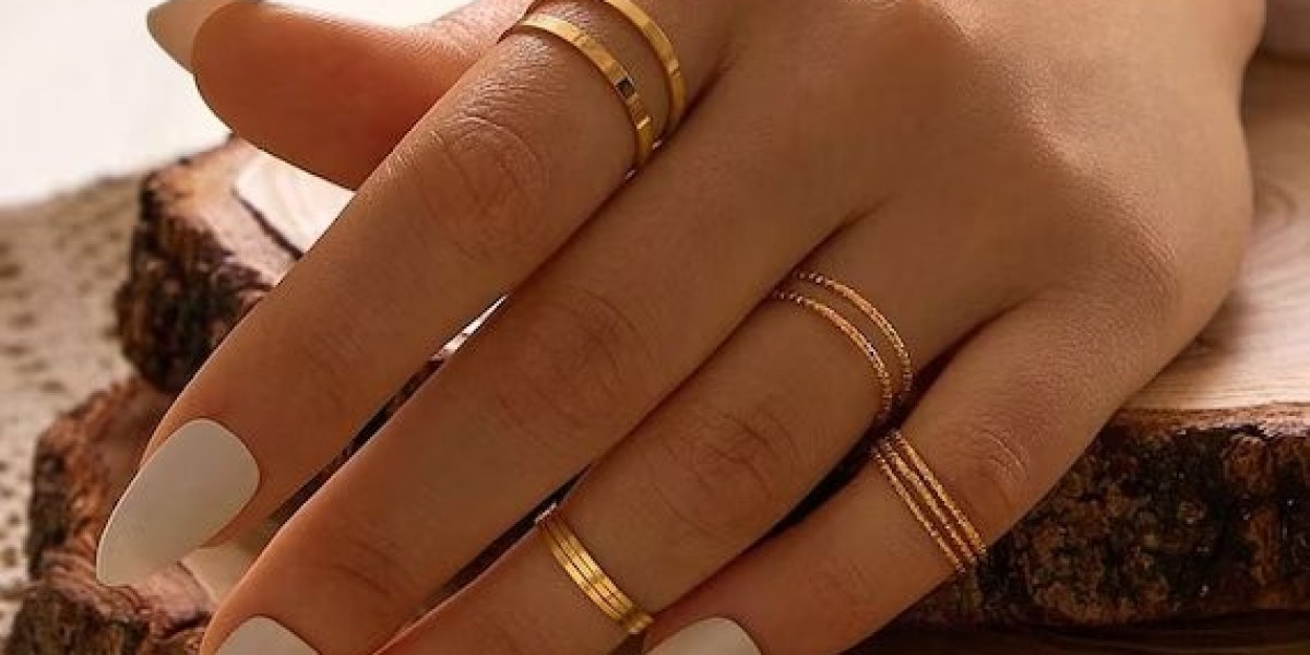 "Elegance and Opulence: Exploring Gold Ring Designs for Females in Dubai"