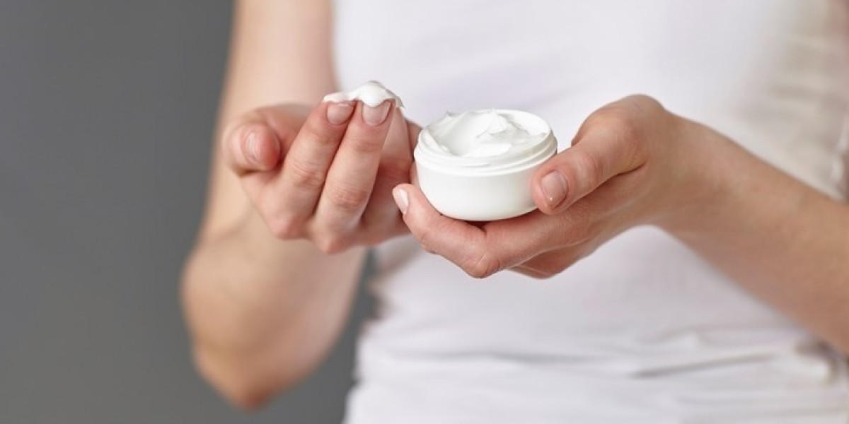 7 Moisturizing Hacks You Need for Cancer and Dry Skin