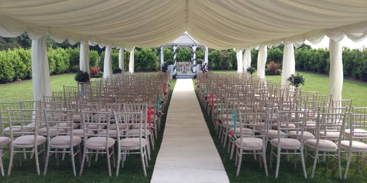 How to Tackle Weather Challenges at an Outdoor Wedding