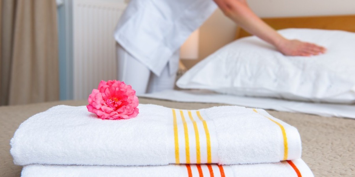 How do disposable bath towels contribute to a more hygienic environment?