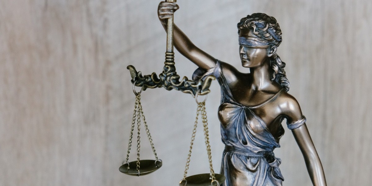 Navegando por la Controversia: La Importancia de un Abogado en Casos de Divorcio Impugnado en Nueva York