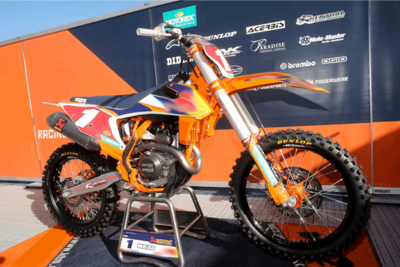 Mixing Style With Speed: How Do KTM Graphics Enhance Rider Experience?