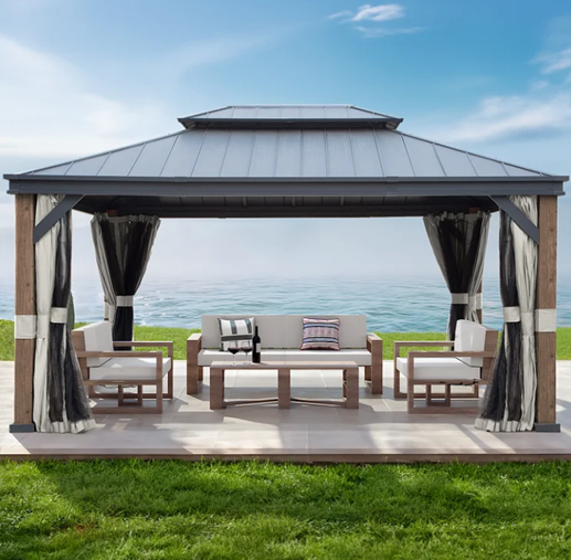 Differences Between a Gazebo and a Pergola