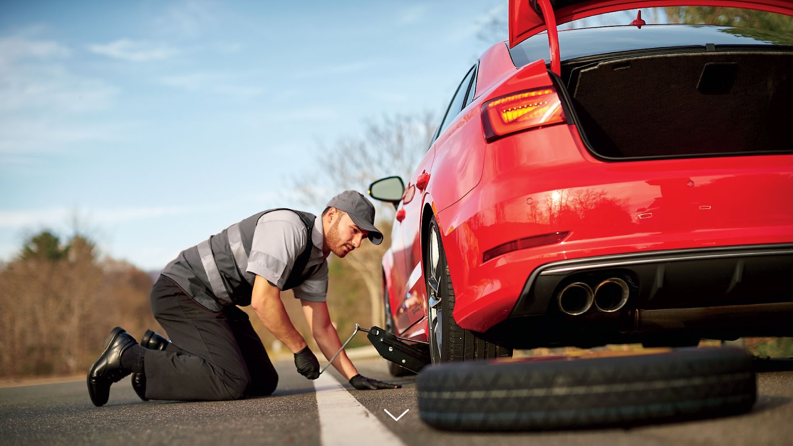 Swift Solutions: Getting Back on Track with Vehicle Roadside Assistance